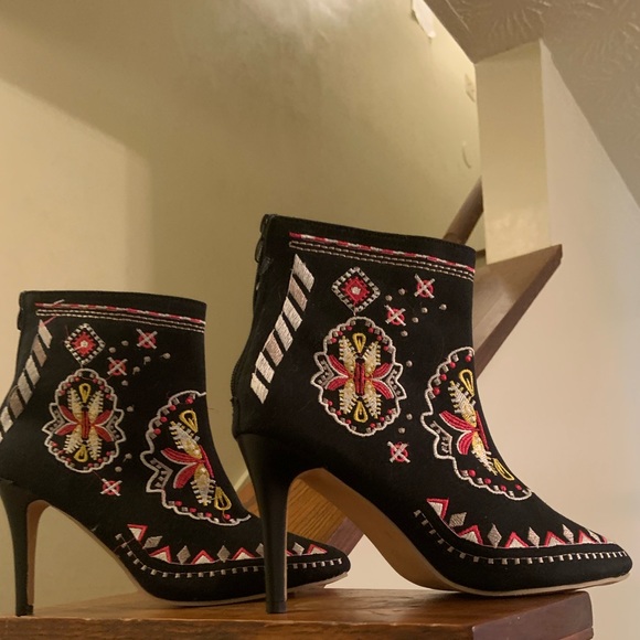 High heels - Picture 2 of 2